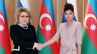 Matviyenko Mehriban Əliyevanı təbrik etdi 