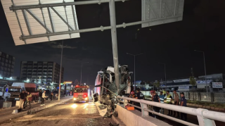 Adanada sərnişin avtobusu qəzaya uğradı, xəsarət alanlar var 
