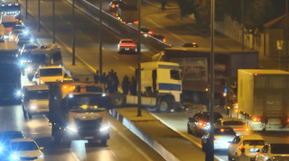 Bakıda yük maşını qəza törətdi, hərəkət məhdudlaşdırıldı 