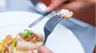 Boğazında ət tikəsi qaldı, qanaxmadan ÖLDÜ 