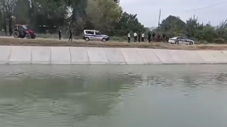 Ağdaşda VAZ su kanalına düşdü 