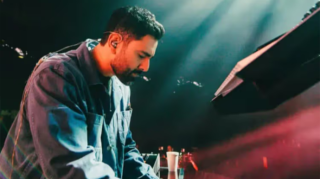 Məşhur musiqiçi, hamilə həyat yoldaşı və qızı öldürüldü 
