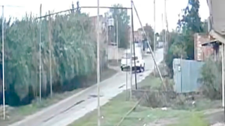 Qarşısına çıxan “KIA”dan yayınan yük maşını divara çırpıldı   - ANBAAN VİDEO