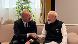 İlham Əliyev Bişkekdə Narendra Modi ilə söhbət etdi - FOTO 