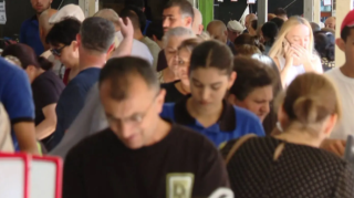 Bakıda ucuzluğu ilə seçildiyi deyilən market səkiləri zəbt edib - ŞİKAYƏT  - VİDEO