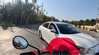 Bakıda motosikletin yolunu kəsən sürücü qəza törətdi   - ANBAAN VİDEO