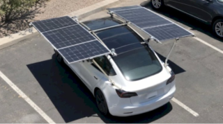 Tesla sahibindən qeyri-adi ixtira: Avtomobilə günəş paneli quraşdırdı 