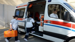 Özəl klinikanın ambulansı qəzaya düşdü - VİDEO 