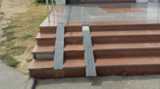 Bakıda kişi pilləkənlərdən yıxılıb ÖLDÜ 