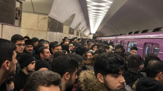 Metroda qatarların gecikmə problemi necə həll olunacaq? - AÇIQLAMA 