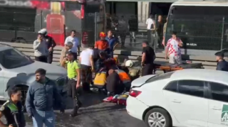Beylikdüzündə 3 avtomobil toqquşdu: 2 ağır yaralı 