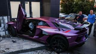 Milyarderin oğlu bənövşəyi “Lamborghini” ilə qəza törətdi - FOTOLAR 