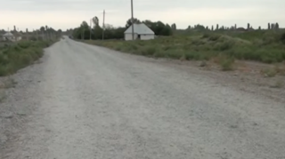 Ağdaş sakinlərinin yol PROBLEMİ: Məktəblilər palçıqlı yollarda çətinlik çəkirlər - VİDEO