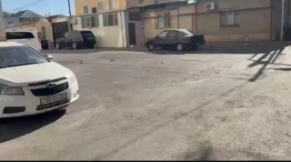 Yasamalda qanunsuz parklanma: Küçə maneələrlə zəbt edilib - VİDEO - YENİLƏNİB