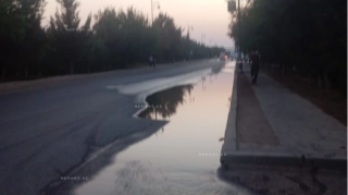 Cəlilabadda içməli su xəttində qəza olub, yolu su basıb 