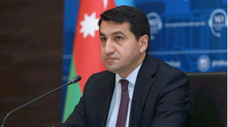 Hikmət Hacıyevə Özbəkistan səfərində özəl hədiyyə - FOTO