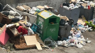 Sumqayıtda məhəllənin ortasındakı zibil konteyneri təmizlənmir – ŞİKAYƏT - FOTO 