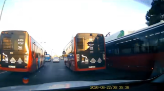 "BakuBus" sürücüləri avtobus zolağını bəyənməyib yarışa çıxdılar - VİDEO