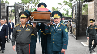 Generallar onun tabutunu daşıdılar - DƏFNDƏN FOTOLAR 