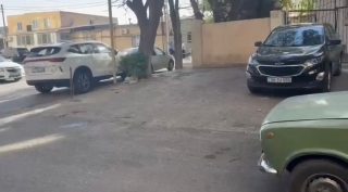 Yasamalda qanunsuz parklanma: Küçə maneələrlə zəbt edilib - VİDEO - YENİLƏNİB