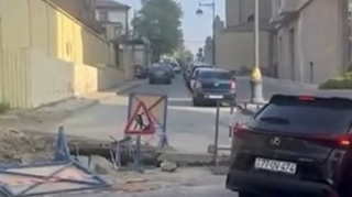 Yasamalda qəzalı yol - Tıxac yaradır - VİDEO
