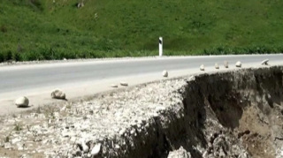 Qubada Rustov-Xanəgah yolunda sürüşmə olub   - FOTO