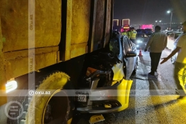 Bakı-Sumqayıt yolunda DƏHŞƏTLİ QƏZA:  "Chevrolet" "KamAZ"a çırpıldı - Ölən var - FOTO - VİDEO
