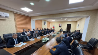 Təcili müşavirə keçirildi - Bu şəxslər cəzalandırıldı - FOTO