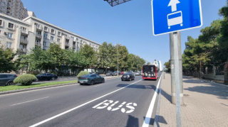 Avtobus zolağına girmək istəyənlərin NƏZƏRİNƏ: ŞƏXSİ AVTOMOBİLLƏR ÜÇÜN... 