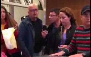 Gömrükçülər azyaşlı qızı aeroportda itlə yoxlayıb? - Rəsmi açıqlama+ Video