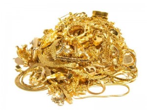 Qadın evlərindən qızıl oğurlayaraq sevgilisinə hədiyyə edib