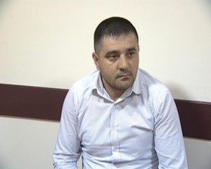 Özünü polis əməkdaşı kimi təqdim edən şəxsin məhkəməsi başlayıb