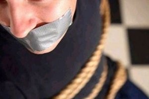 Sürücünün əl-ayağını bağlayıb meşəyə atdılar