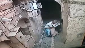 Küçədə əlil qızı zorlayan manyak həbs edildi - FOTO