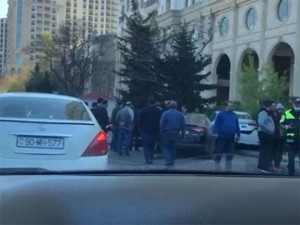 Bakıda zəncirvari qəza: 4 avtomobil yararsız hala düşdü - VİDEO