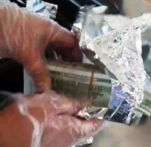 Külli miqdarda dolların ölkədən çıxarılmasının qarşısı alındı