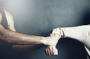 Şəki sakini anasını döyərək ağır xəsarət yetirib