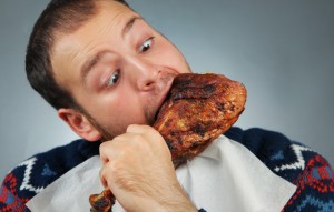 Broyler toyuqları kişiləri qadınlaşdırır: döşü böyüyür, səsi dəyişir…