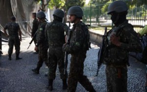 Soyğunçularla polis arasında atışma – 12 ölü