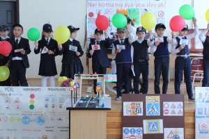 Qaxda polis məktəblilərlə görüş keçirib