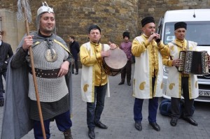 Novruz karvanı Bakının mərkəzindən “Atəşgah”a yola düşüb - VIDEO