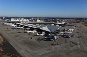 “Narita” aeroportunda yeni uçuş-enmə zolağı inşa olunacaq