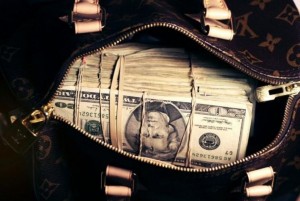 Bakıda evdən 130 min dollar, 10 min avro və 40 min manatlıq qızıl oğurlanıb