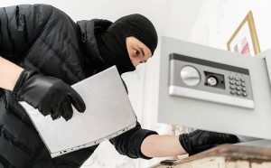 Psixiatriya Xəstəxanasında müalicə olunan şəxs evlərdən oğurluq edib