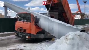 “Kamaz”ın üstünə dəmir boru aşdı: sürücü ölüb - VİDEO