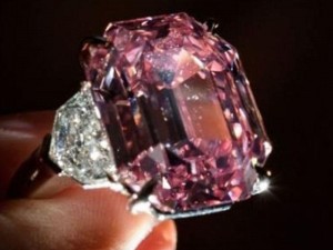 Çəhrayı almaz rekord qiymətə satıldı