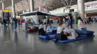 Moskvanın 4 aeroportunda uçuşlar dayandırıldı 
