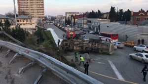 Bu gün baş verən ağır qəzada yol təsərrüfatına ciddi ziyan dəyib - VİDEO