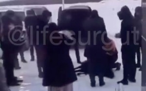 Polis doğum evinin qarşısında qoyun kəsən azərbaycanlıları axtarır - VİDEO