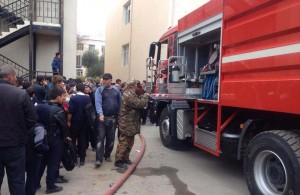 Bakıda ev və maşın yandı